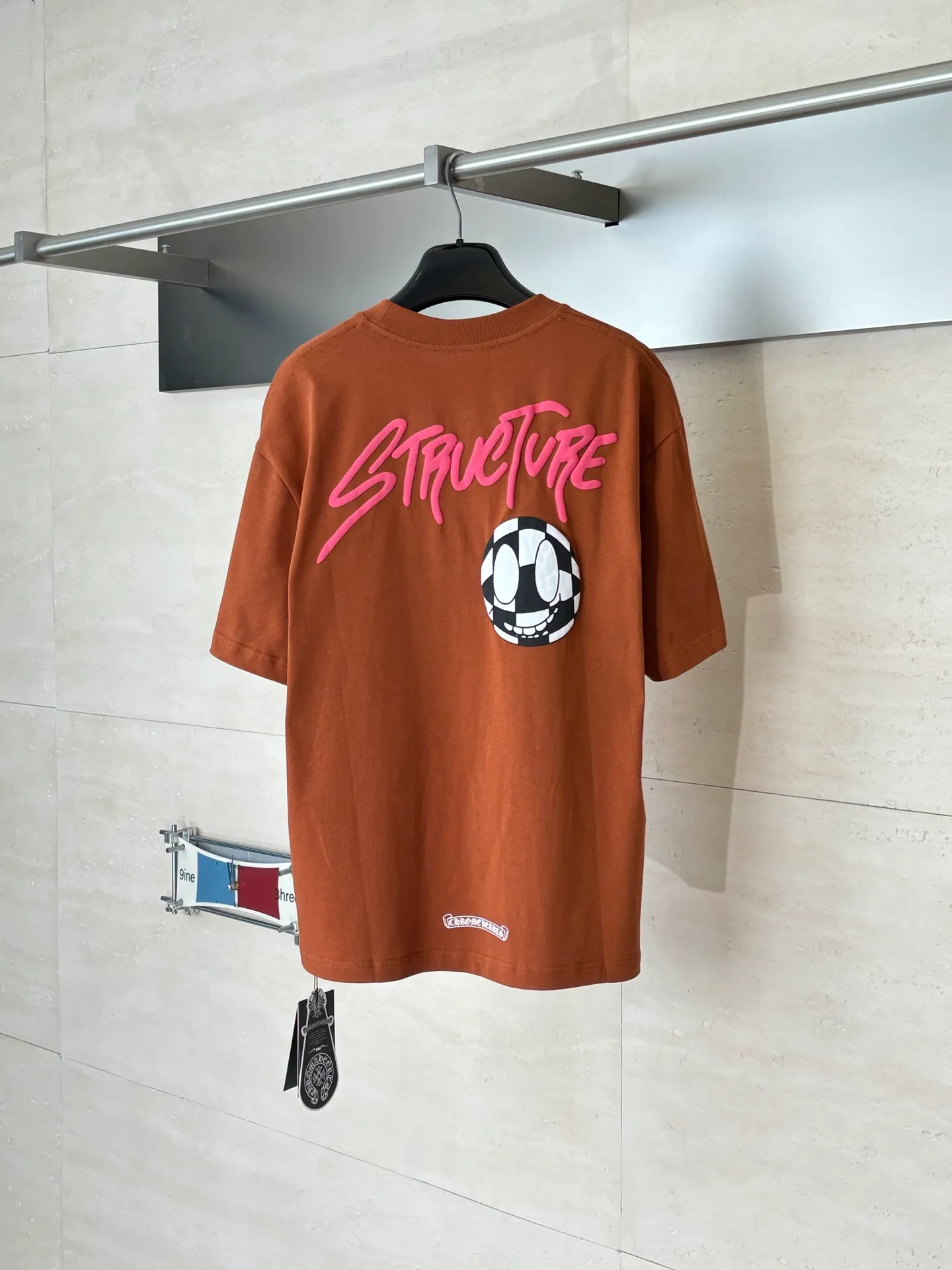 Chrome Herat T ， 、 、 ， ， ， 。 ， ， 、 ， 、 ， Authentic 、 。 Pink ， ， ， 、 。 Size：S/M/L/XL